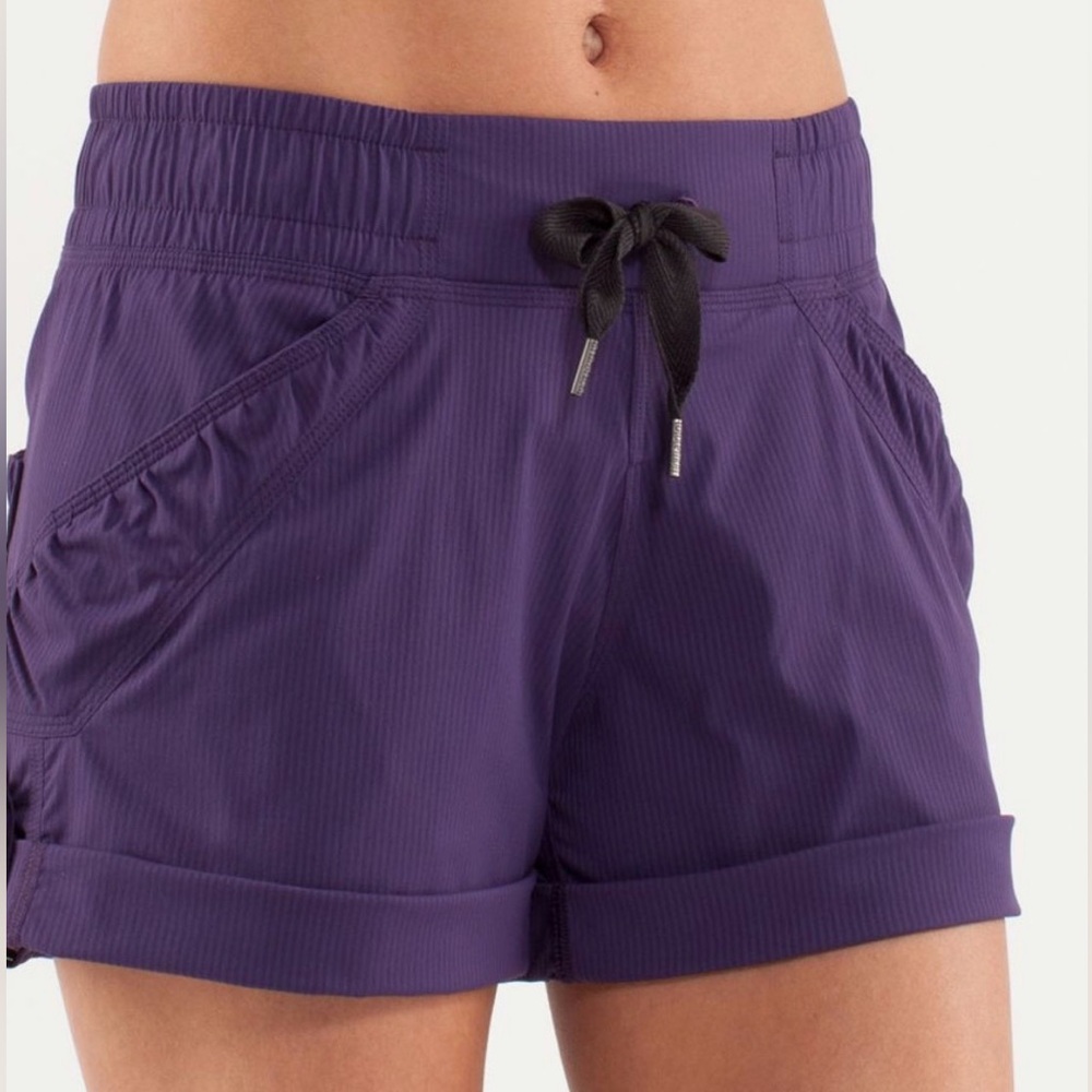 Lululemon Spring Break Away Shorts Women’s Size 6 Purple Athletic Running Gym